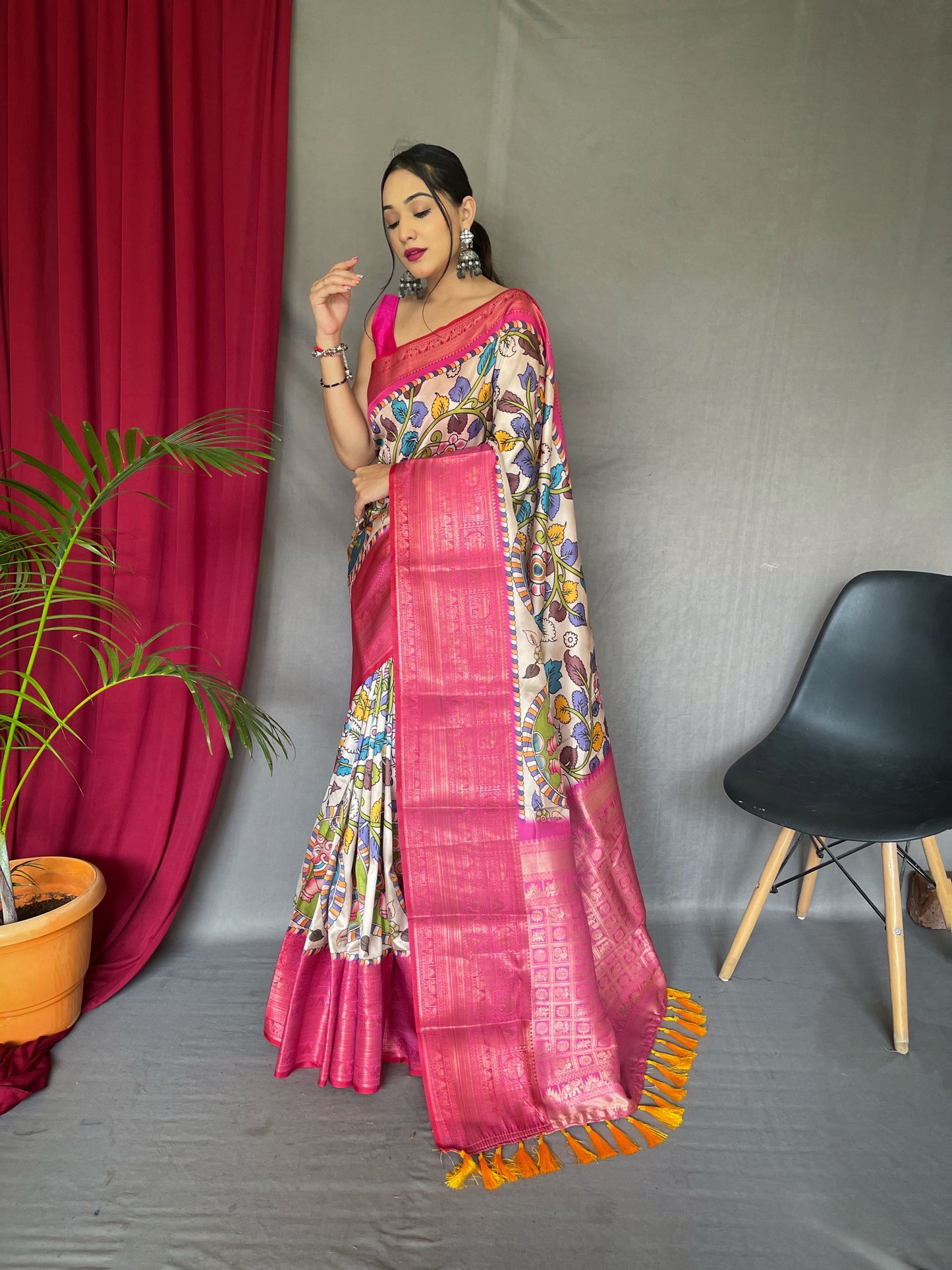 Kalamkari Gala Printed Woven Saree Off-White Pink